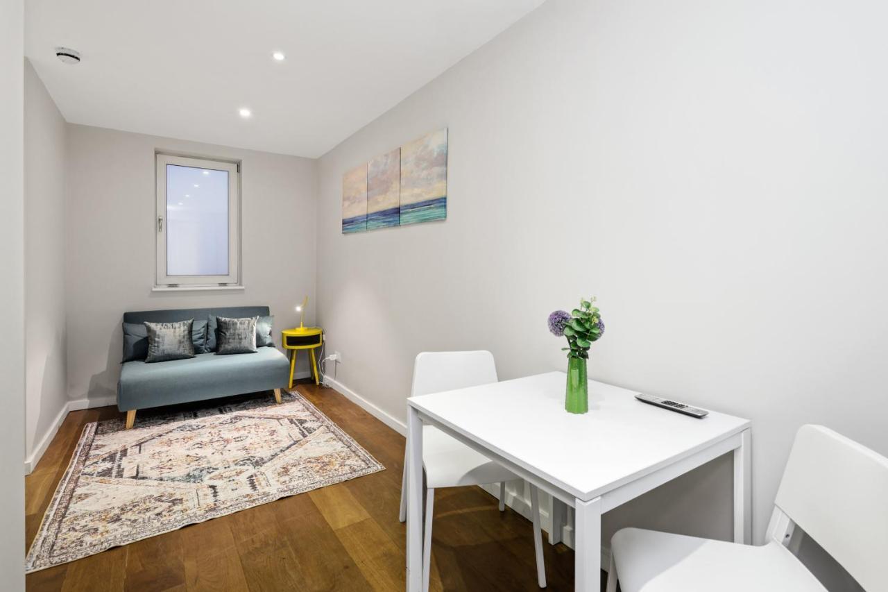 Spacious 1 Bedroom Flat Лондон Экстерьер фото